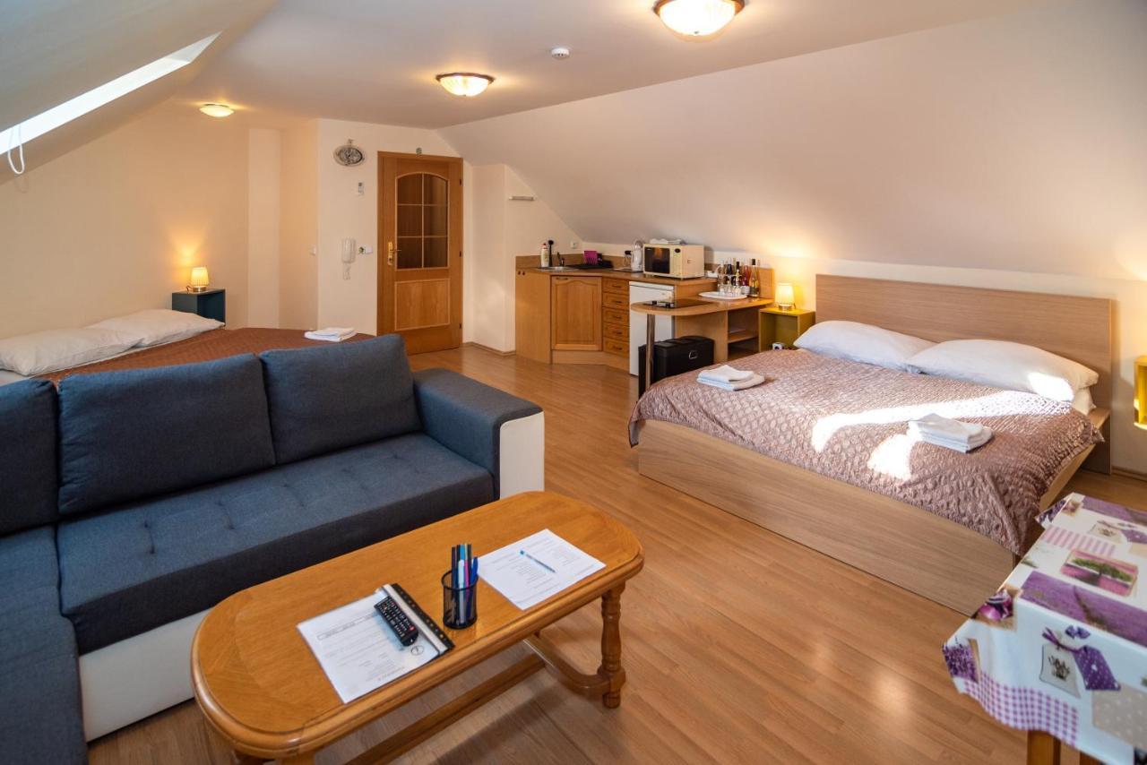 Apartman A Ubytovani U Machu 미쿨로프 외부 사진