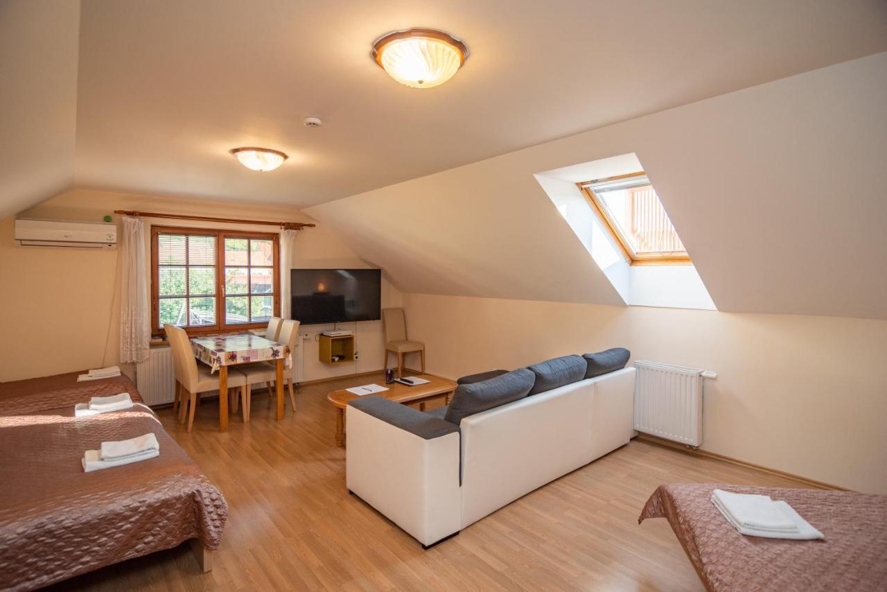 Apartman A Ubytovani U Machu 미쿨로프 외부 사진