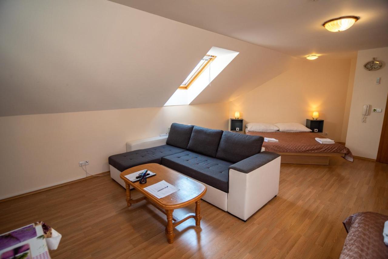 Apartman A Ubytovani U Machu 미쿨로프 외부 사진